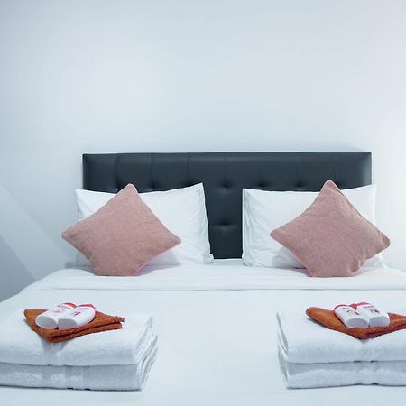 The Cupcake Suites Jakarta Exterior foto